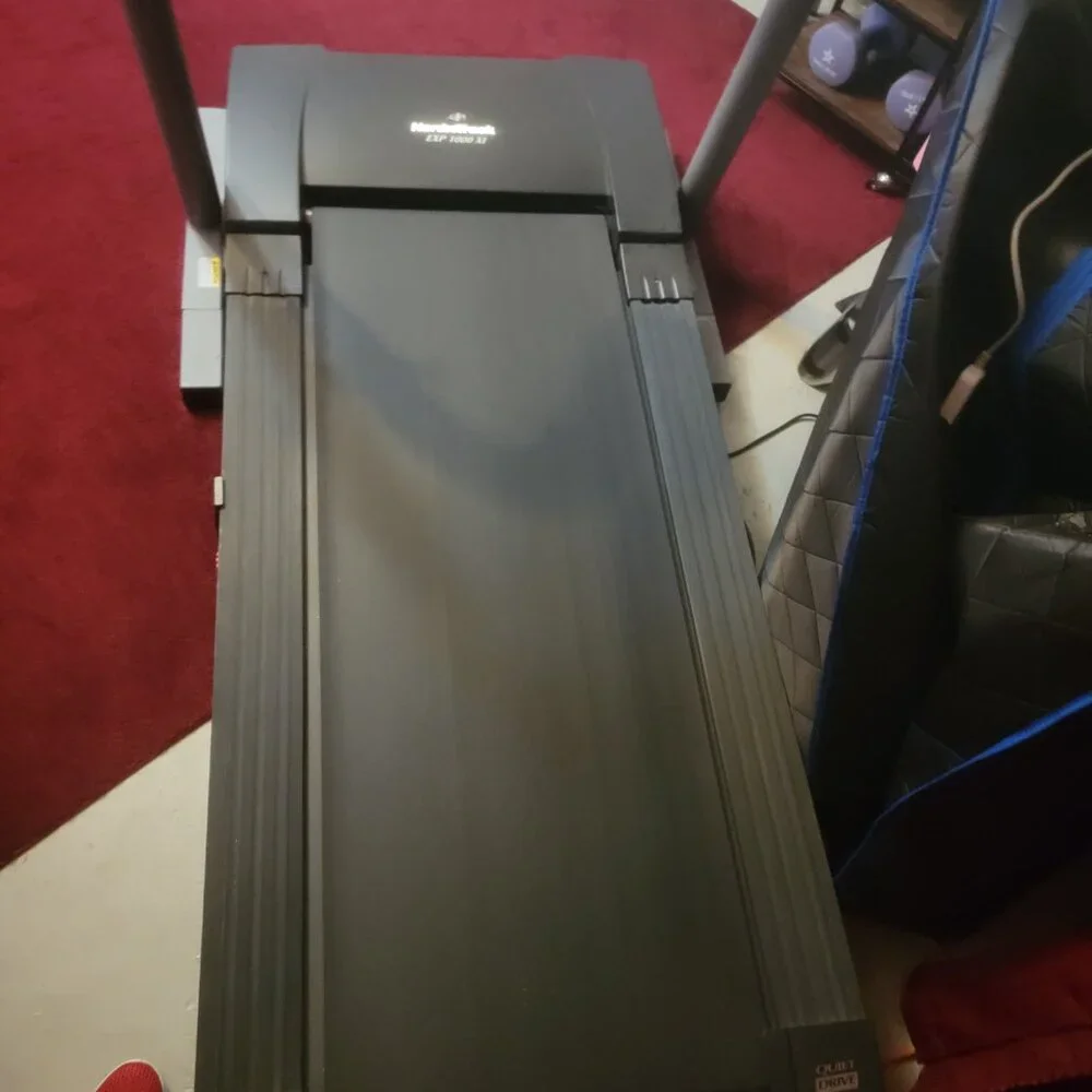 Treadmill - Picture 2 of 5